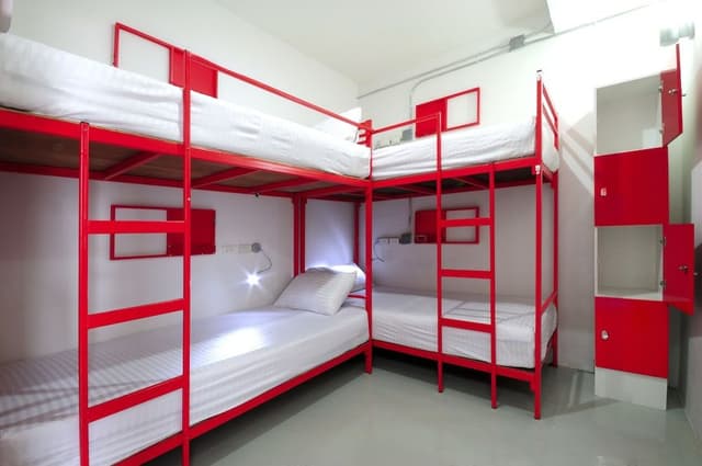 4-bed mixed dorm