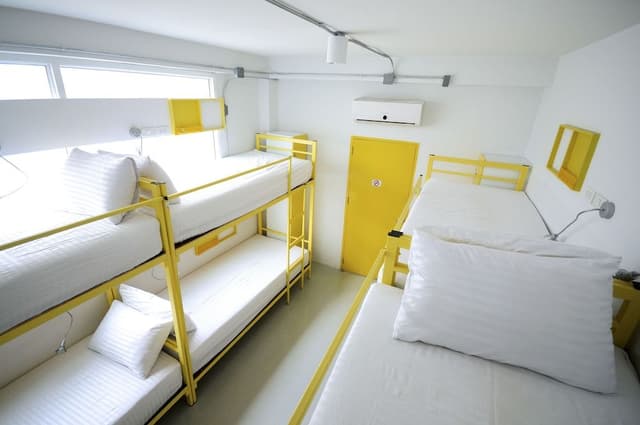 12-bed mixed dorm