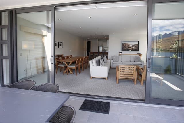 Executive Penthouse, 2 Bedrooms, Lake View