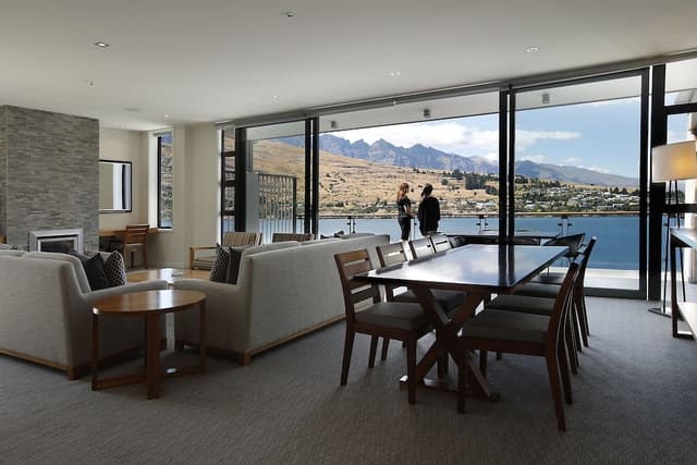Executive Penthouse, 2 Bedrooms, Lake View