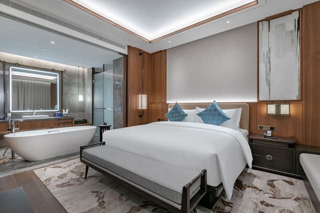Deluxe King Room