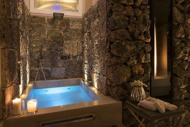 Romantic Suite, Hot Tub (150 metri dall'edificio principale)