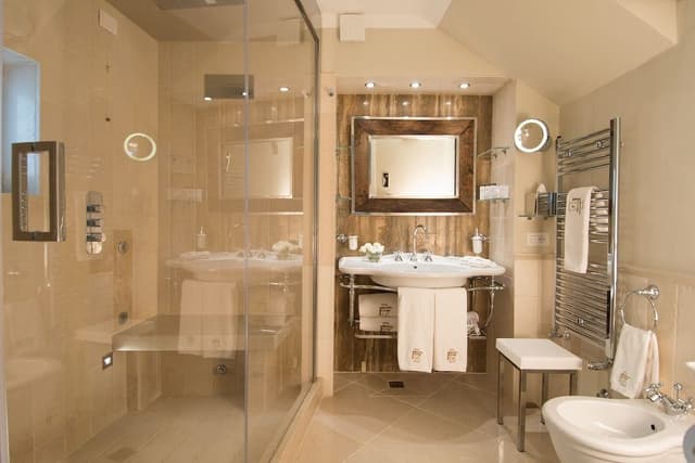 Suite (Annex Building)