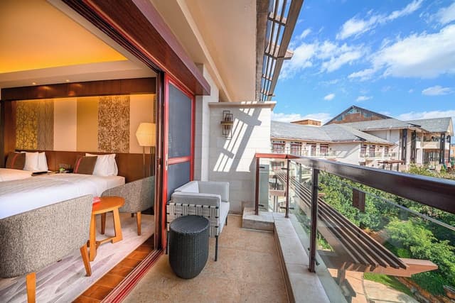 Standard Room, 1 King Bed, Club Lounge Access, Garden View