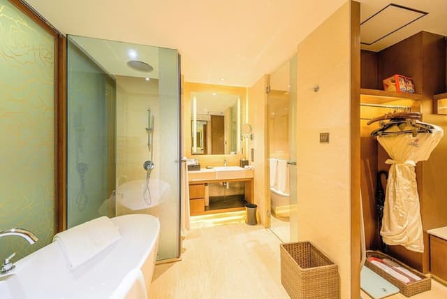 Standard Room, 1 King Bed, Club Lounge Access, Garden View