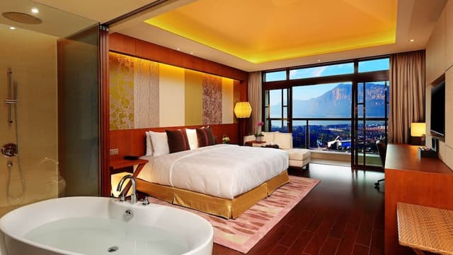 Standard Room, 1 King Bed, Club Lounge Access, Garden View