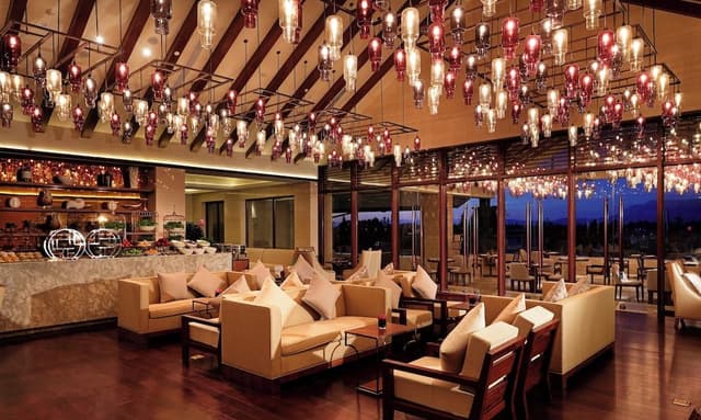 Standard Room, 1 King Bed, Club Lounge Access, Garden View