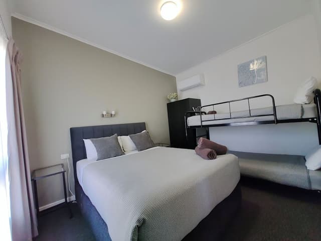 Deluxe Family Suite with Kitchenette