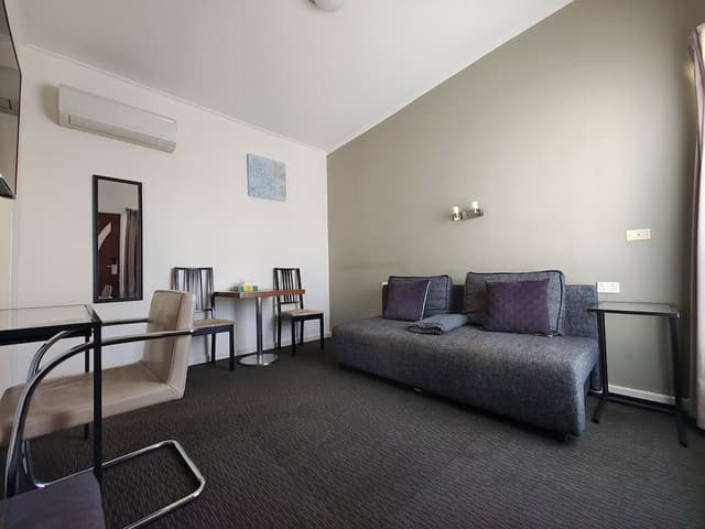 Deluxe Family Suite with Kitchenette