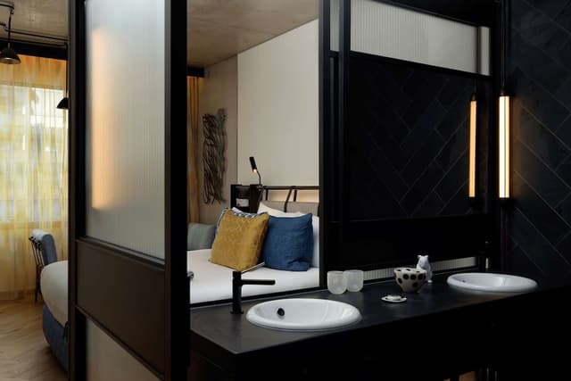 QT Accessible King Room