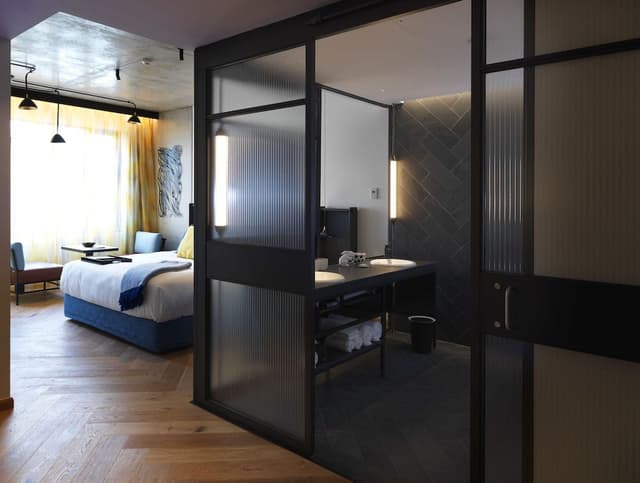 QT Accessible King Room