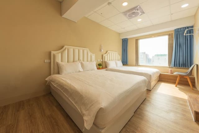 Deluxe Quadruple Room, Bathtub, City View