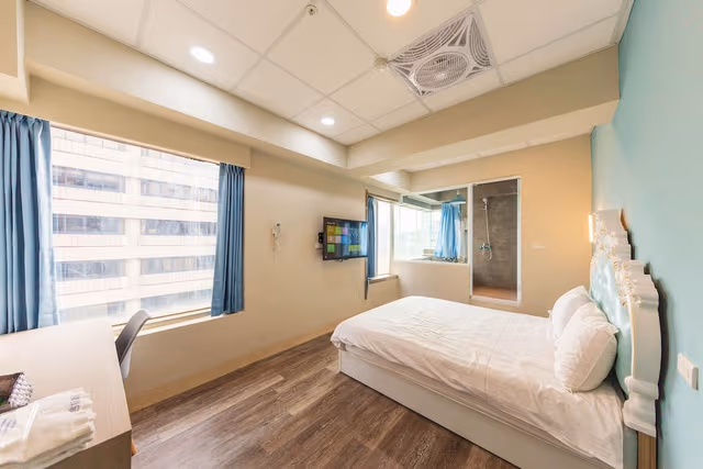 Deluxe Double Room, Bathtub, City View