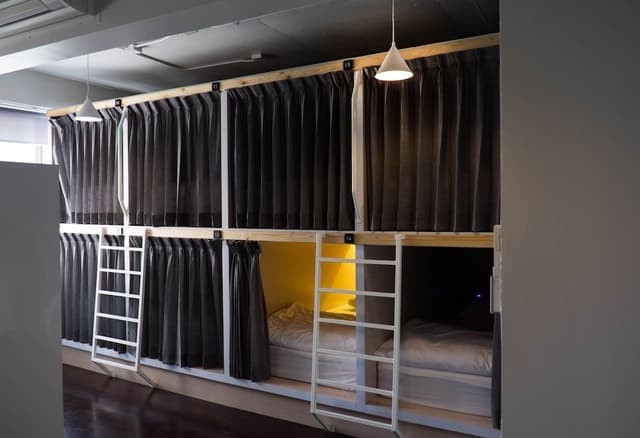 Capsule 16 Beds