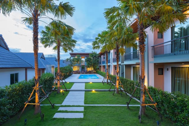 Deluxe Pool View