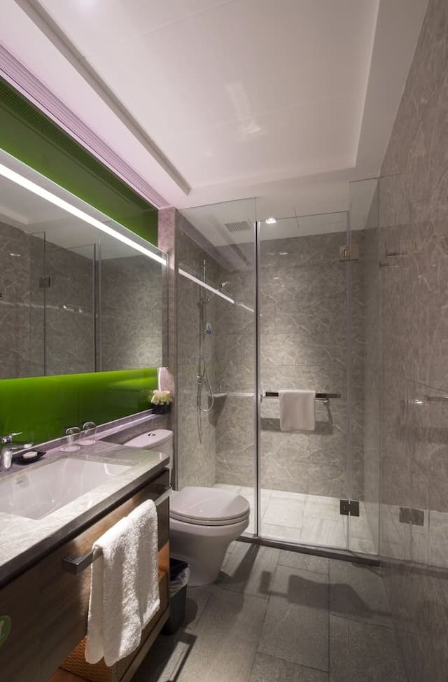 Suite (Queen Bed)