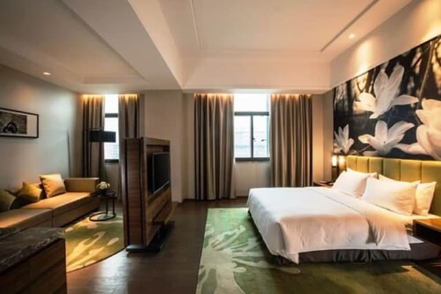 Suite (Queen Bed)