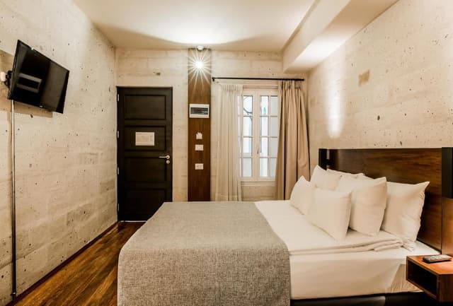 Standard Queen Room