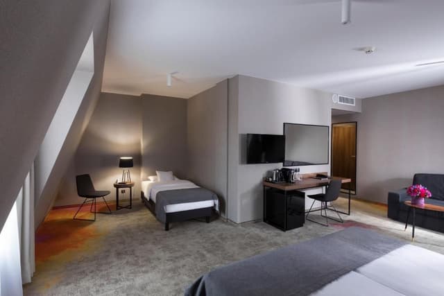 Deluxe Family Room