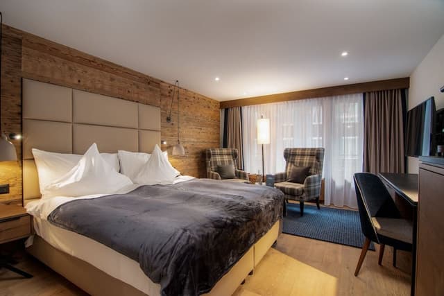 Superior Double Room, 1 King Bed, Mountain View