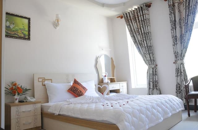 Deluxe Double Room, 1 King Bed, Non Smoking, Pool View
