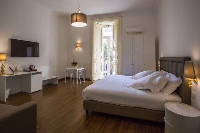Suite, Balcony
