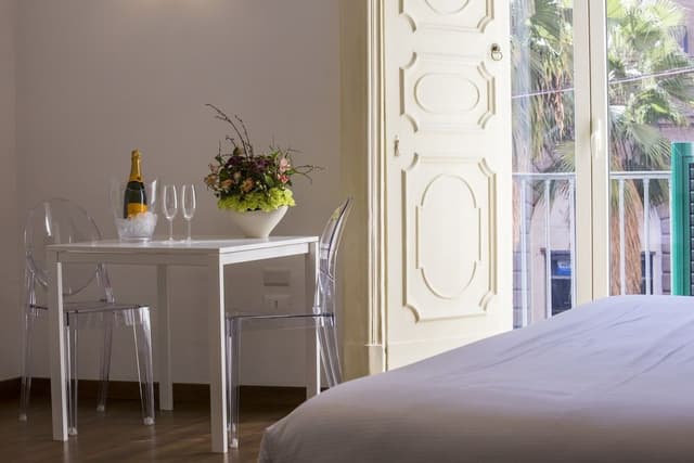 Suite, Balcony