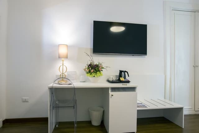 Suite, Balcony