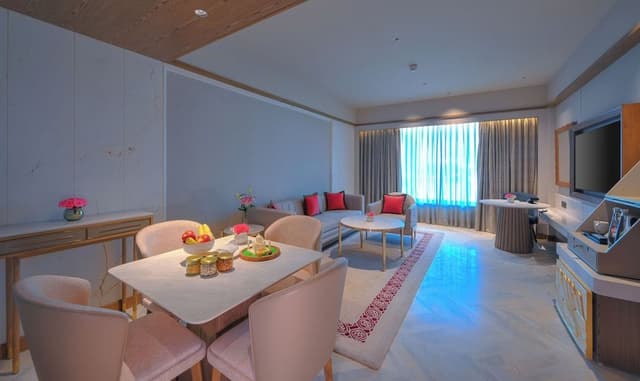 Deluxe Suite