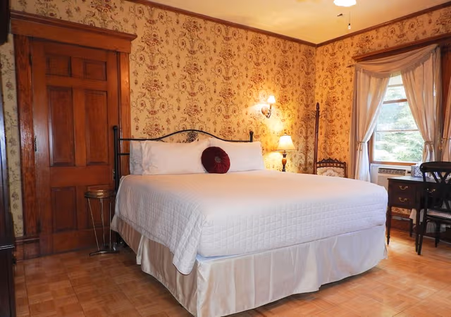 Champaign Room (2nd Floor)