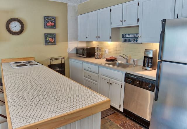 Traditional Condo, 1 Bedroom, Hot Tub, Mountainside