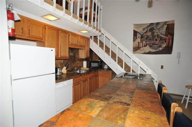 Unit 211, 2 Bedrooms + Loft