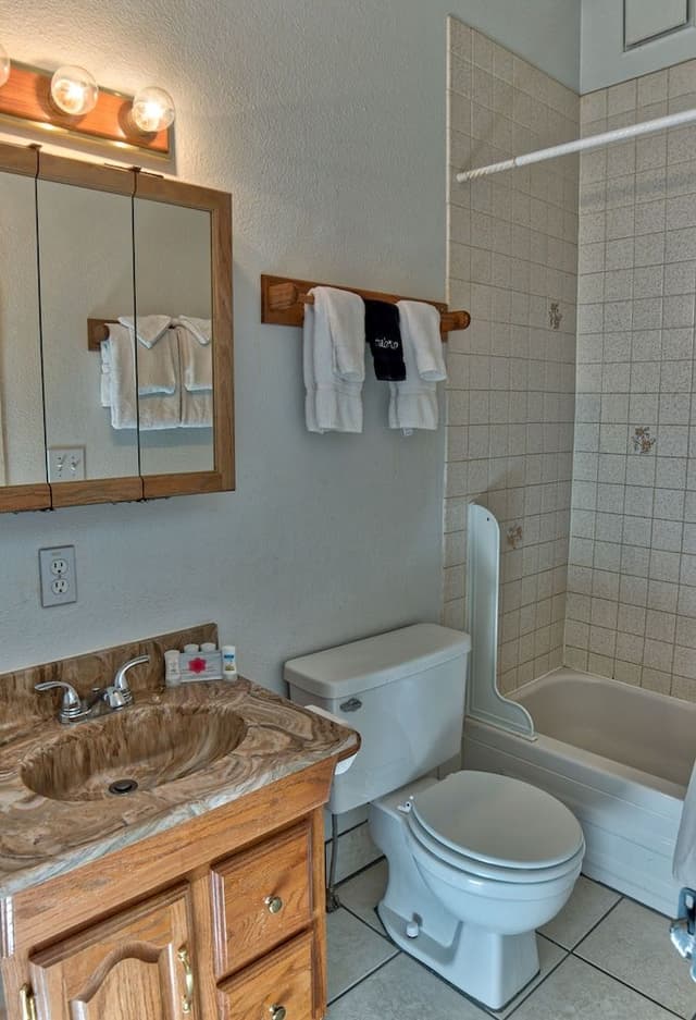 Unit 212, 2 Bedrooms + Loft