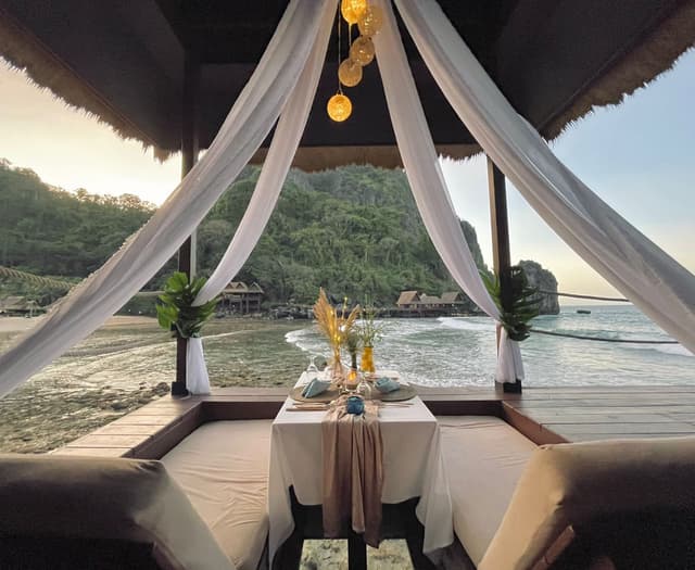 Water Villa with Free Roundtrip Lio Airport Transfers