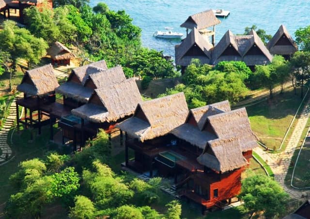 Resort View Cauayan Pool Villa with Free Roundtrip Lio Airport Transfers