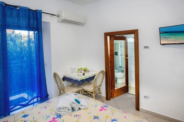 Economy Room