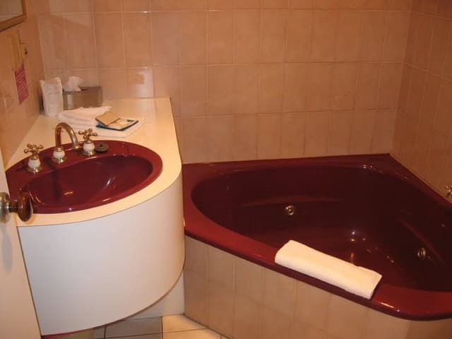 Queen Spa Room (Upstairs with Park View)