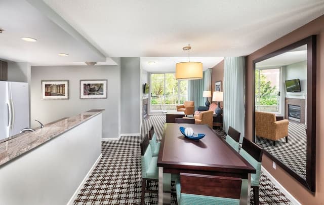 Deluxe Condo, 2 Bedrooms, Kitchen