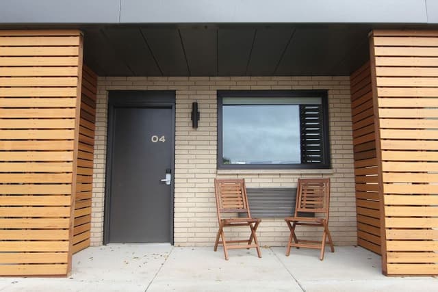 Queen Flat (Exterior Flat)