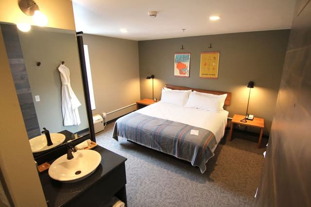 Main House King Suite
