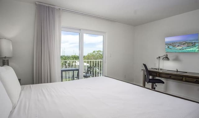 Deluxe Suite, 1 Bedroom, Balcony (King)