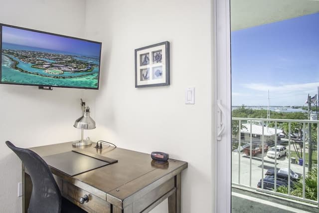 Suite, 1 Bedroom, Balcony, Bay View (King)