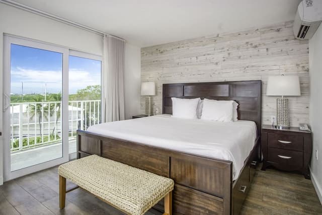 Deluxe Suite, 1 Bedroom, Balcony (King)