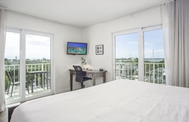 Suite, 1 Bedroom, Balcony, Bay View (King)