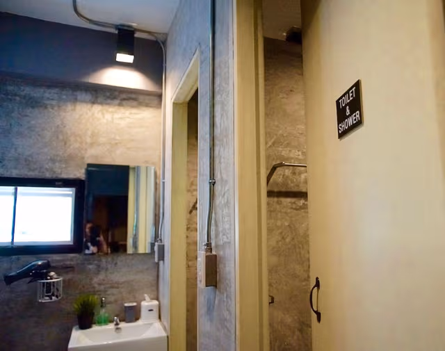 Family Studio, No Windows