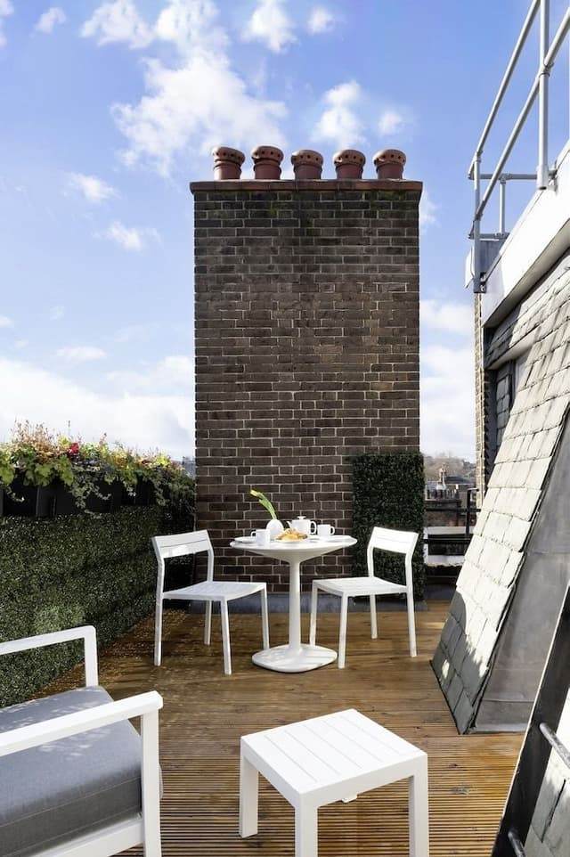 New Studio with Skyline Terrace
