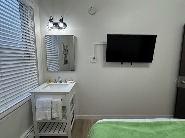 Basic Room, 1 Double Bed, Non Smoking, Shared Bathroom