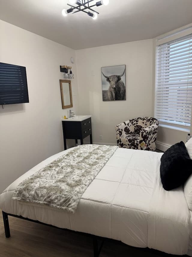 Basic Room, 1 Double Bed, Non Smoking, Shared Bathroom