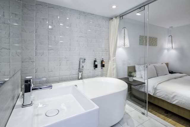 Grand Double Room, Bathtub
