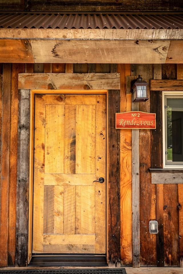 Rendezvous Cabin (1 King, No Pets)